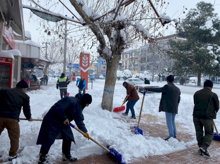 Gölbaşı Belediyesinin karla mücadele çalışmaları