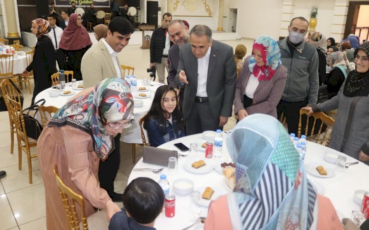Üniversite öğrencileri ile hafız kızlar iftar programında buluştu