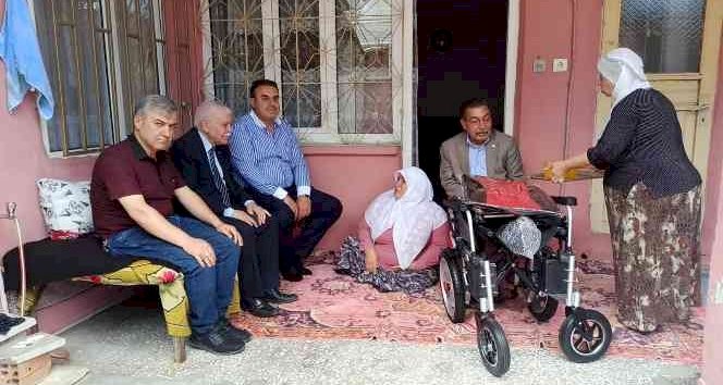 MHP Milletvekili Özyavuz'dan engelli kadına hediye