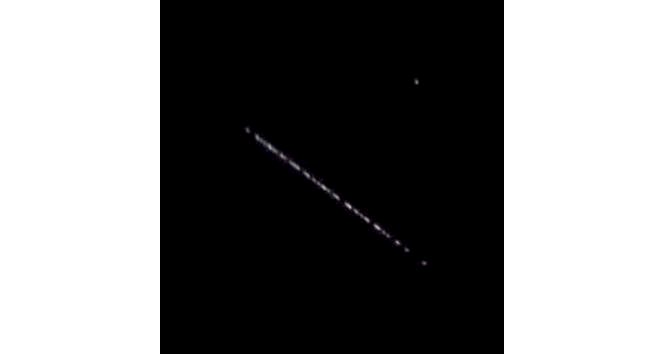 Starlink uyduları gökyüzünde süzüldü