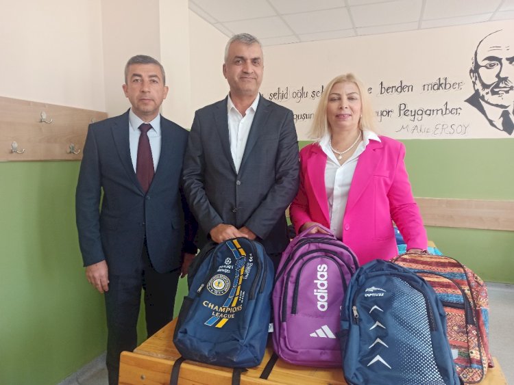 Karahan'dan öğrencilere çanta ve kırtasiye desteği