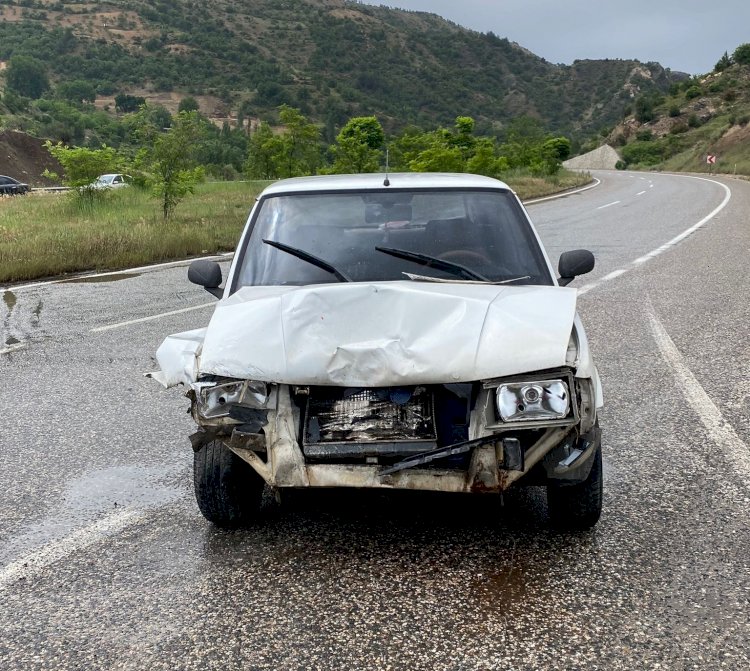 Gölbaşı’nda iki otomobil çarpıştı: 2 Yaralı