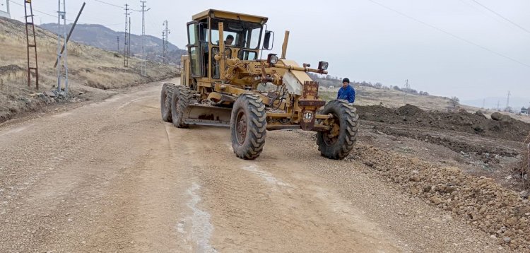 Gölbaşı ilçesinde yollar onarılıyor